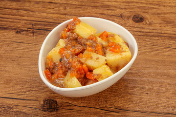 Roasted potato and beef with sauce