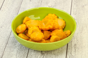 Marinated yellow patisson in the bowl