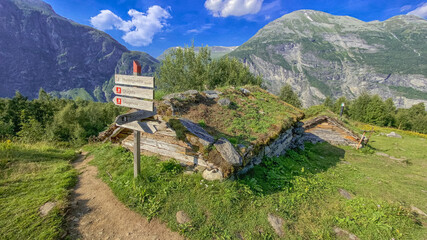 Alm Homlongs&aelig;tra am Geirangerfjord Norwegen