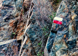 Obraz premium Señales de largo recorrido en el camino. Madrid. España. Europa.