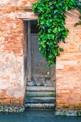 Fototapeta na wymiar Typical antique door in Venice