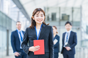 女性を中心としたビジネスチーム