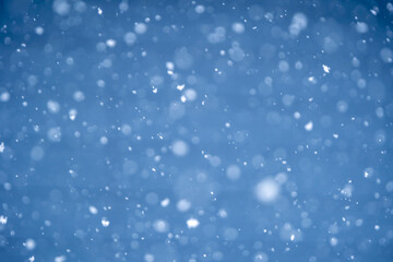 降雪のイメージ　雪　冬のイメージ