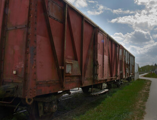 Obraz premium Un ancien wagon à bestiaux sur le RaVeL à Sourbrodt