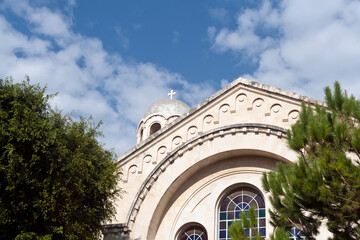 Obraz premium Christian church in front of the sky