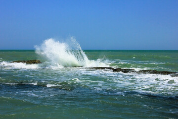 Fototapeta premium Waves crash against underwater rocks.