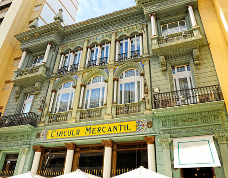 C&iacute;rculo Mercantil, Plaza de la Constituci&oacute;n de Almendralejo. Almendralejo es una localidad capital de la comarca de "Tierra de Barros", provincia de Badajoz, Extremadura, Espa&ntilde;a