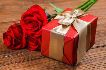 roses wooden board valentines day background (3)