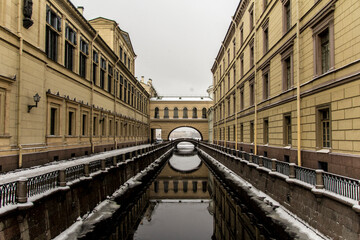 Fototapeta na wymiar Winter Canal in St. Petersburg in winter