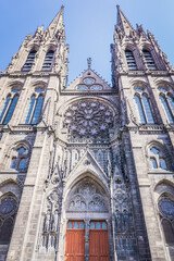 Fototapeta na wymiar low angle shot of the facade of the gothic cathedral of Clermont-Ferrand, in Auvergne, France
