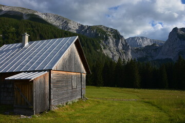 Fototapeta na wymiar Isolated wooden cabin in the mountains