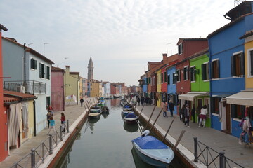 Fototapeta na wymiar Venetian canal multicoloured houses