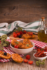 Toasted bread with tomato and oregano.