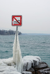 Geneva signpost frozen on Paquis pier