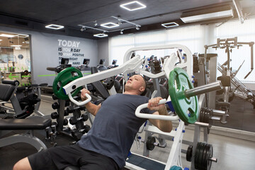 Man in the training gym  working hard after quarantine.