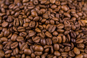 many roasted a coffee beans lie together