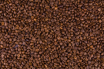 many roasted a coffee beans lie together