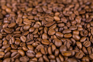 many roasted a coffee beans lie together