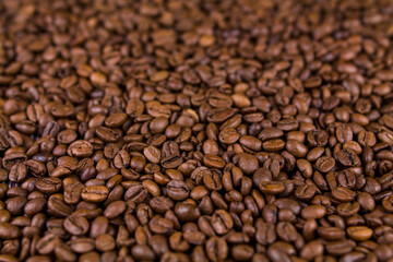 many roasted a coffee beans lie together