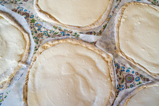 fabrication artisanale de tartes au fromage