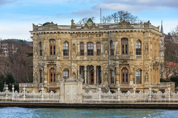 Fototapeta na wymiar Beylerbeyi palace on the asian Bosporus waterfront