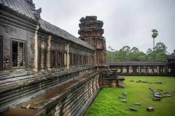 Obraz premium Angkor Wat is the largest temple in the world, it rains in the rainy season (Cambodia, 2019)