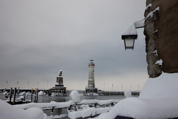 Hafeneinfahrt von Lindau Bodensee im Winter