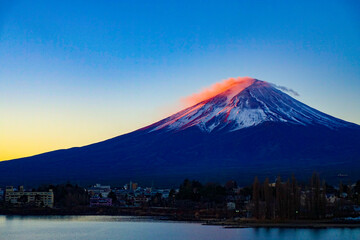 Fototapeta na wymiar 2021年1月1日 元旦 河口湖からの富士山