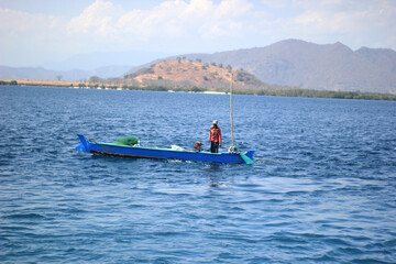 Fototapeta na wymiar Fishermen in the middle of the sea