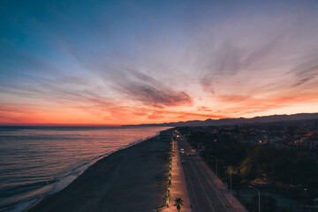 Naklejka na ściany i meble Città di Locri vista aerea notturna al tramonto, Calabria,.