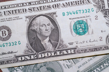 Dollar-Banknoten auf einem Tisch