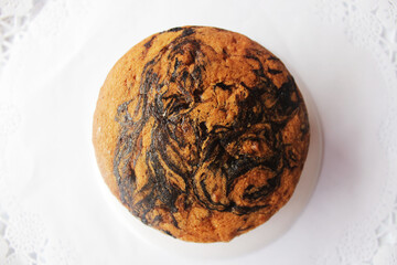 Torta de vainilla y chocolate plano desde arriba