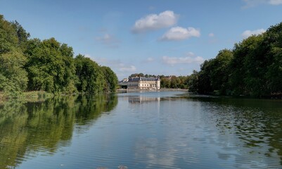 Fototapeta premium parc, jardin, forêt et château de Rambouillet dans les Yvelines (France)
