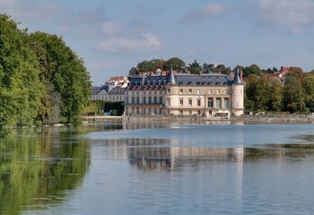 Fototapeta na wymiar parc, jardin, forêt et château de Rambouillet dans les Yvelines (France)