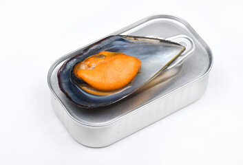 Natural and canned Galician mussels