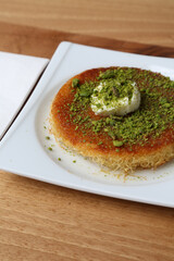 Kanafeh (Künefe) dessert