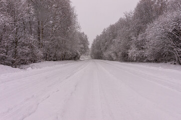 Obraz premium Snowy road