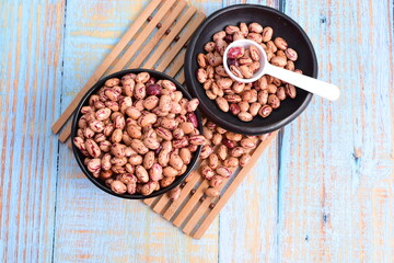 
Natural bean grains
Phaseolus vulgaris on blue grain wood background