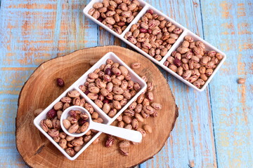 
Natural bean grains
Phaseolus vulgaris on blue grain wood background