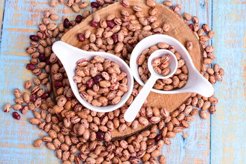
Natural bean grains
Phaseolus vulgaris on blue grain wood background