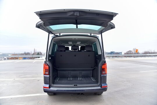 Multivan CL 2.0 TDI 4MOT. Access to the luggage compartment. 12-01-2020, Prague, Czech Republic.