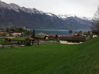 Fototapeta na wymiar swiss alpine village on the lake