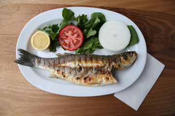 Grilled bluefish with onion and rocket