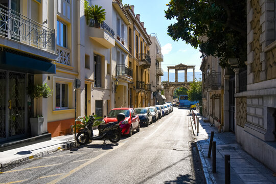 Fototapeta View from a quiet street as traffic passes by The Arch of Hadrian, known in Greek as Hadrian's Gate in the historic center of Athens, Greece