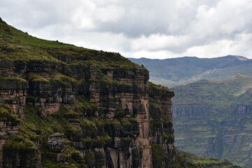 Fototapeta na wymiar view of the mountains and canyon