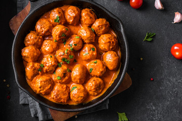Meatballs in tomato sauce