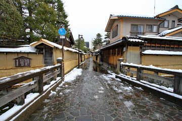 Fototapeta na wymiar Walls covered in the winter with straw mats of samurai district in Naga-machi, Kanazawa Japan