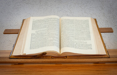 Obraz premium Bible on table