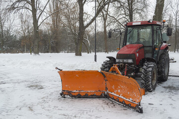 Plug śnieżny, odśnieżanie, traktor - obrazy, fototapety, plakaty