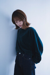 クールな女性ポートレート